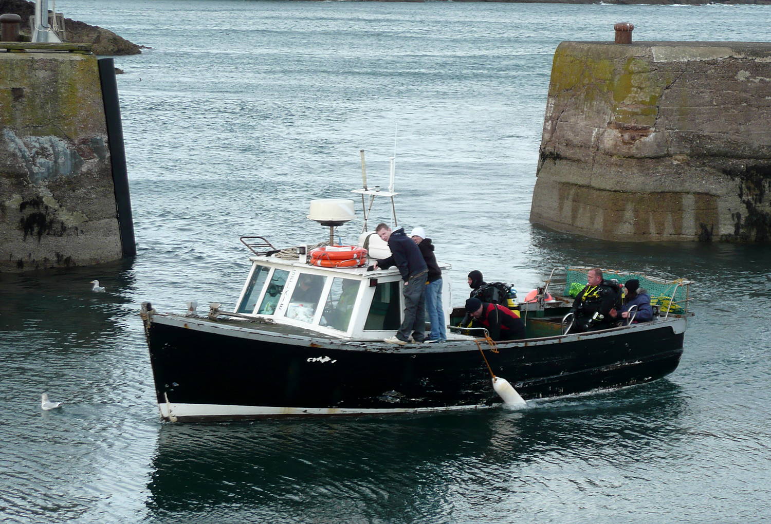 Diving group returning to harbour